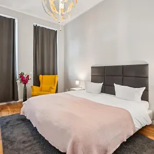 center-apartments-in-prenzlauerberg.find-berlin-hotels.com/